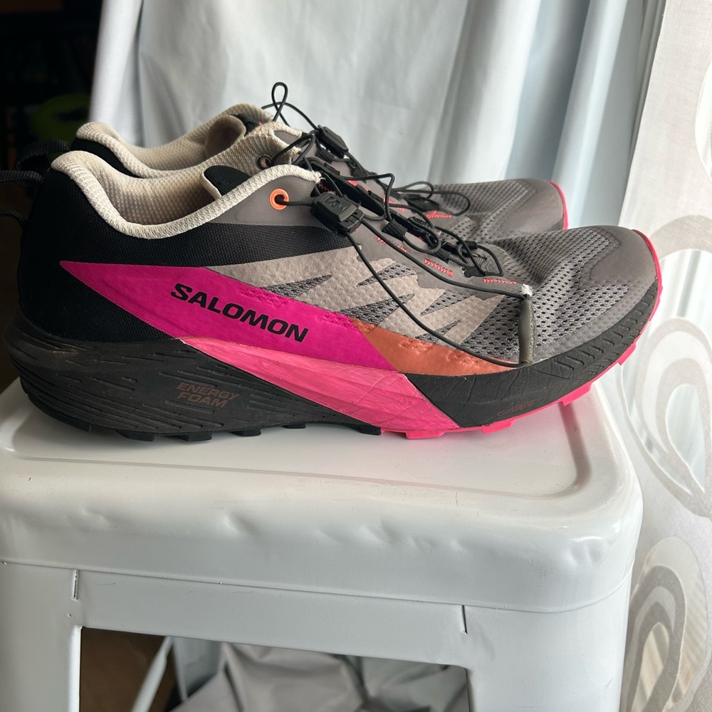 Salomon Athletic Shoes Black and Pink Performance Design